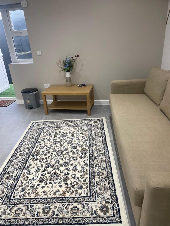 One Bedroom Apartment Goodmayes Esterno foto